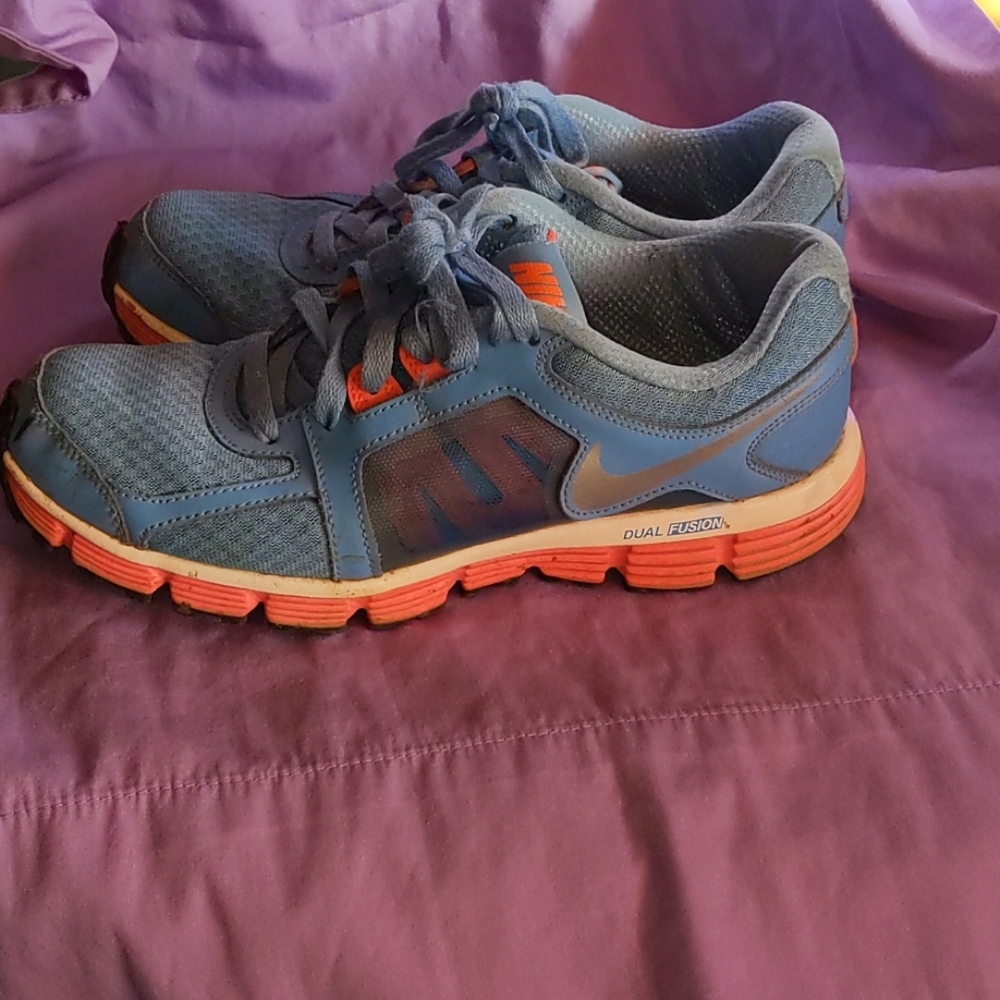 Nike dual fusion